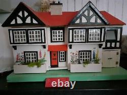 Vintage Triang /Lines Dolls House c. 1937/38